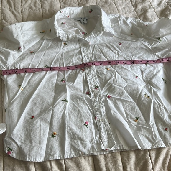 Old Navy Long Sleeve Cropped Button Up - Picture 5 of 10